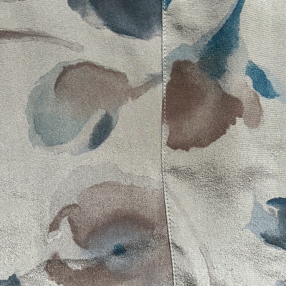 Casual Corner women’s silk floral button down blouse office workwear Size 12 - Picture 3 of 7
